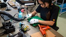 Employee of Mach technology soldering